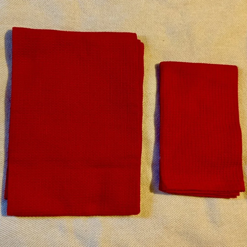 NWT Crate & Barrel Holiday Bear Towels SET of 2 (Mixing bowl design)